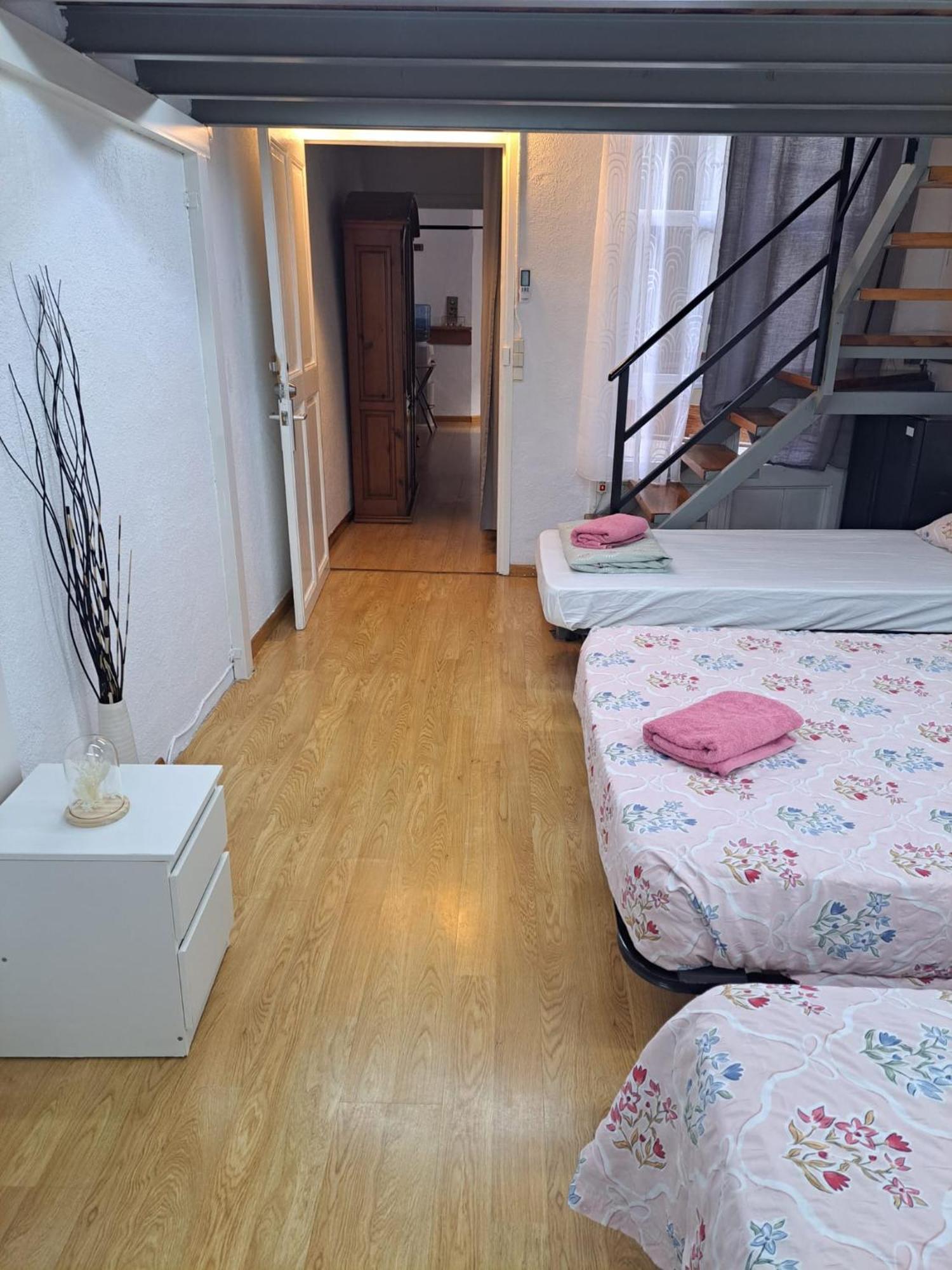 Habitacion Para Grupos Hasta 8 En Plena Rambla De Cataluna Барселона Екстериор снимка