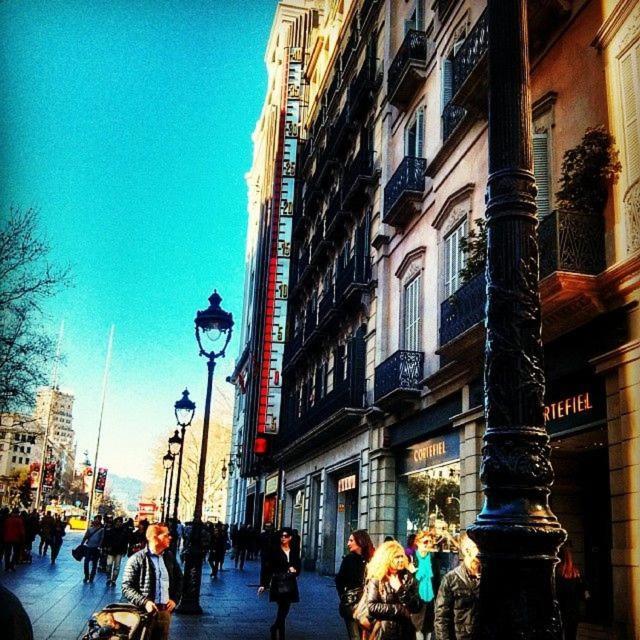 Habitacion Para Grupos Hasta 8 En Plena Rambla De Cataluna Барселона Екстериор снимка