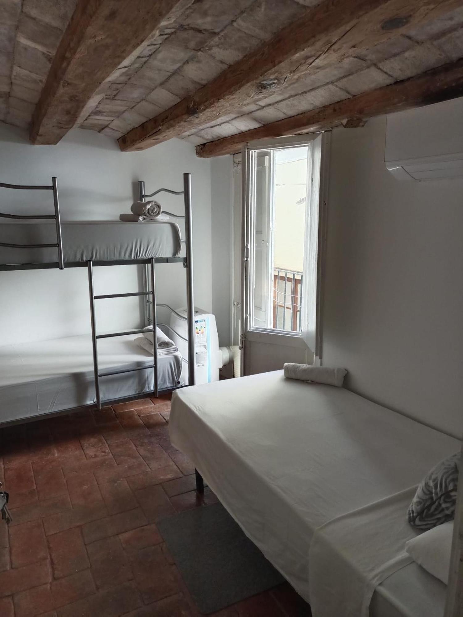 Habitacion Para Grupos Hasta 8 En Plena Rambla De Cataluna Барселона Екстериор снимка