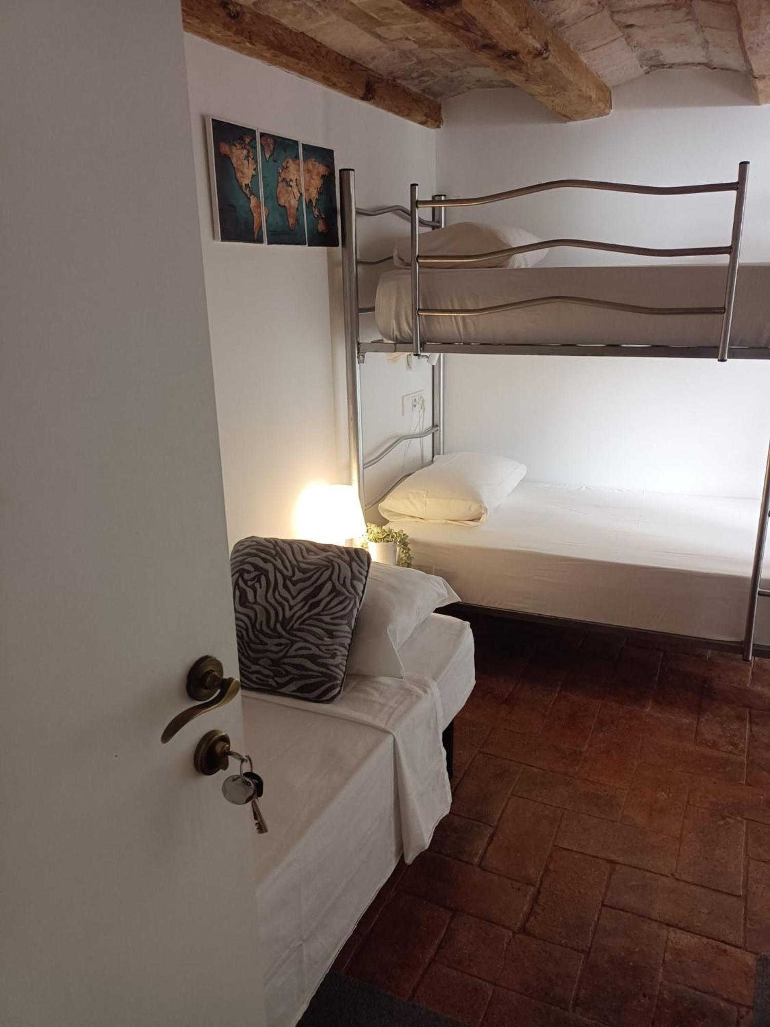 Habitacion Para Grupos Hasta 8 En Plena Rambla De Cataluna Барселона Екстериор снимка