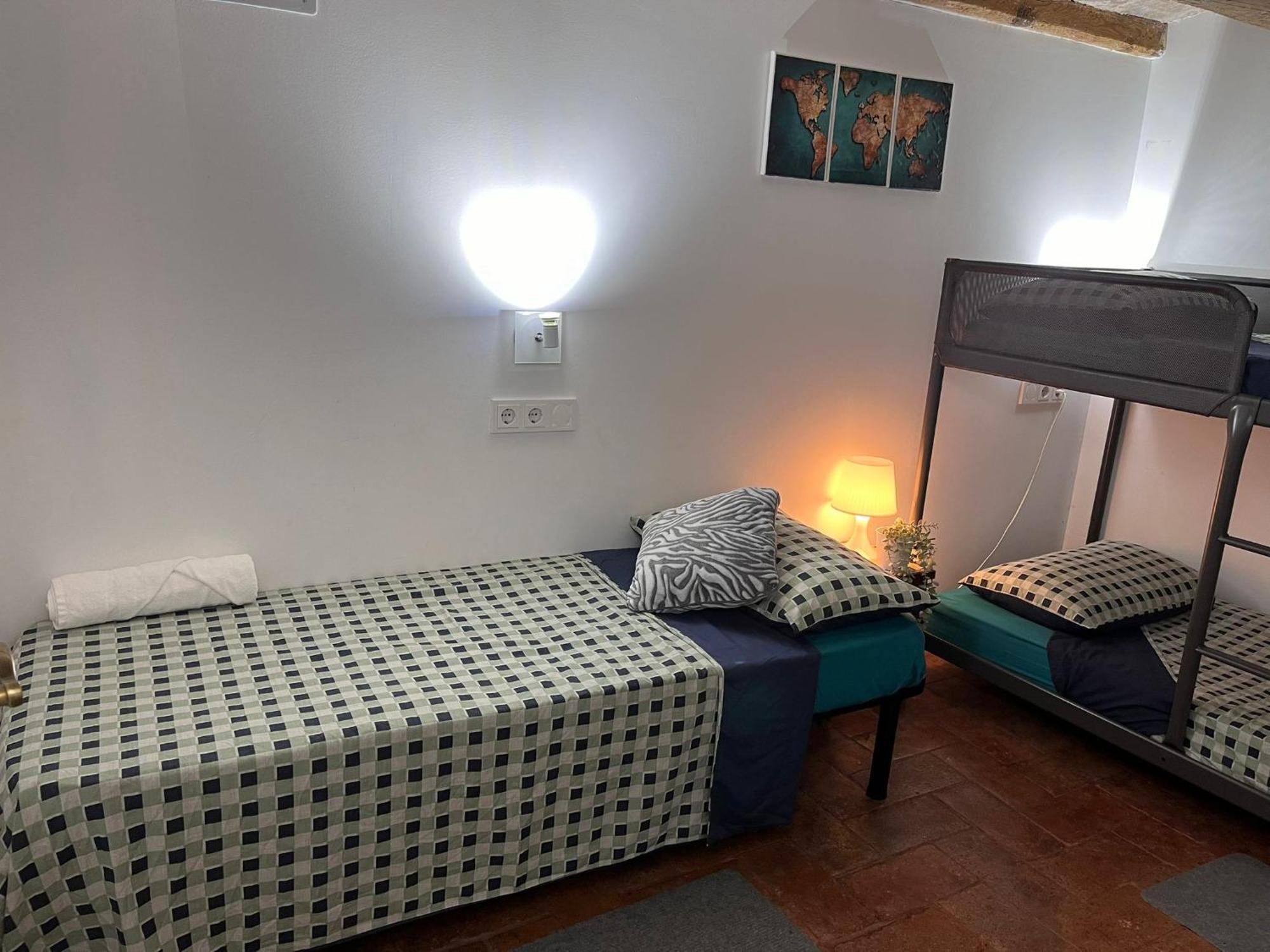 Habitacion Para Grupos Hasta 8 En Plena Rambla De Cataluna Барселона Екстериор снимка